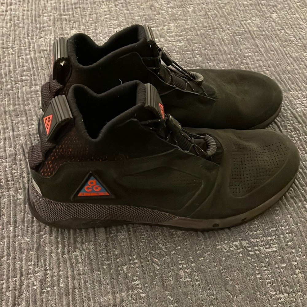 Nike ACG ‘Ruckel Ridge’ shoe.  Habanero and red accents with black suede body.